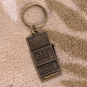 Riverside Resort Hotel Casino Triple 7 Gamble Machine Keychain Brass Vintage 🎰